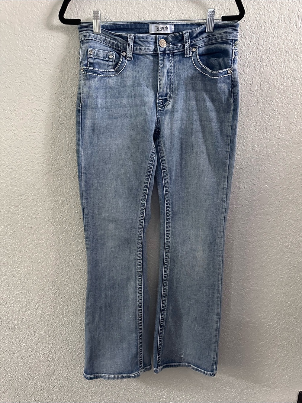 Telepatia Jeans 9/28 Y2K Embellished Floral Rhinestone Bootcut Light Wash